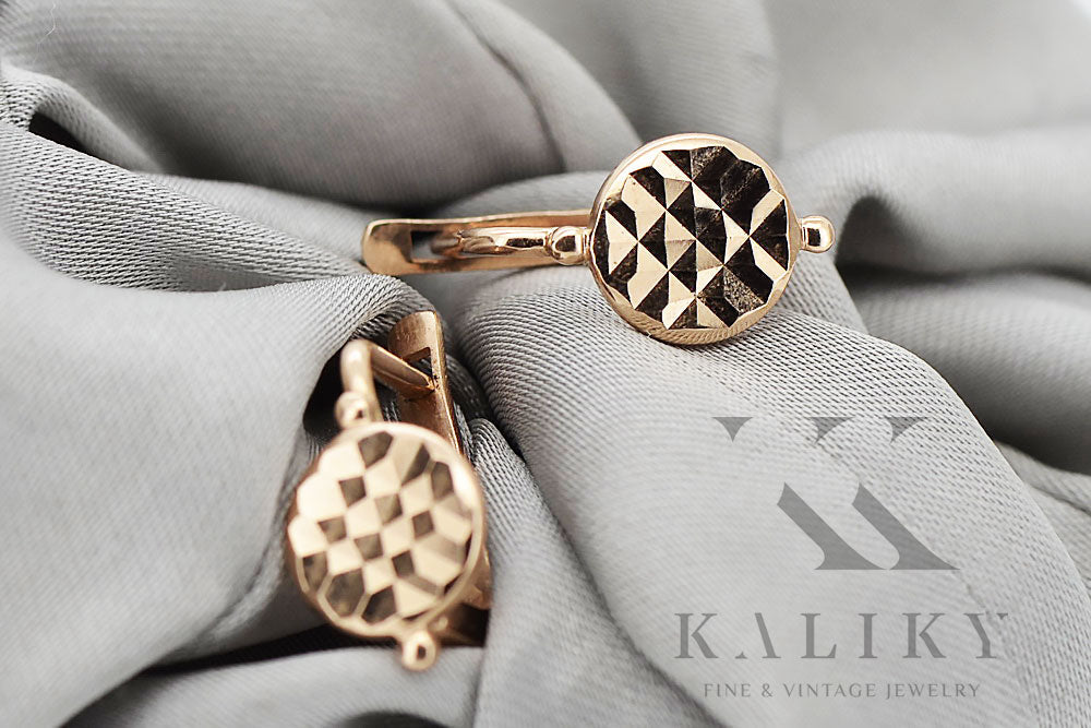 Vintage Hoops Earrings in 14K Rose Gold (ven109) — close-up of the stone and setting