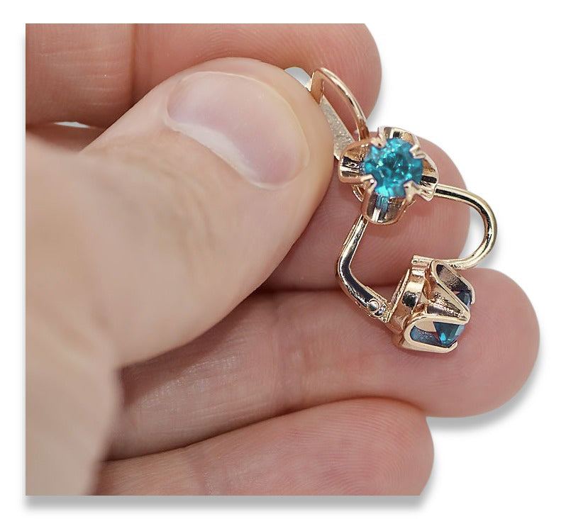 Vintage Aquamarine Earrings in 14K Rose Gold (vec018r-aq) — close-up of the stone and setting