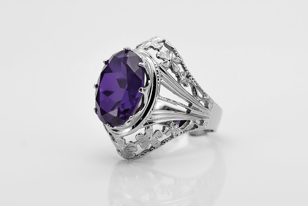 Vintage Alexandrite Ring in Sterling Silver (vrc031s-ax) — close-up of the stone and setting
