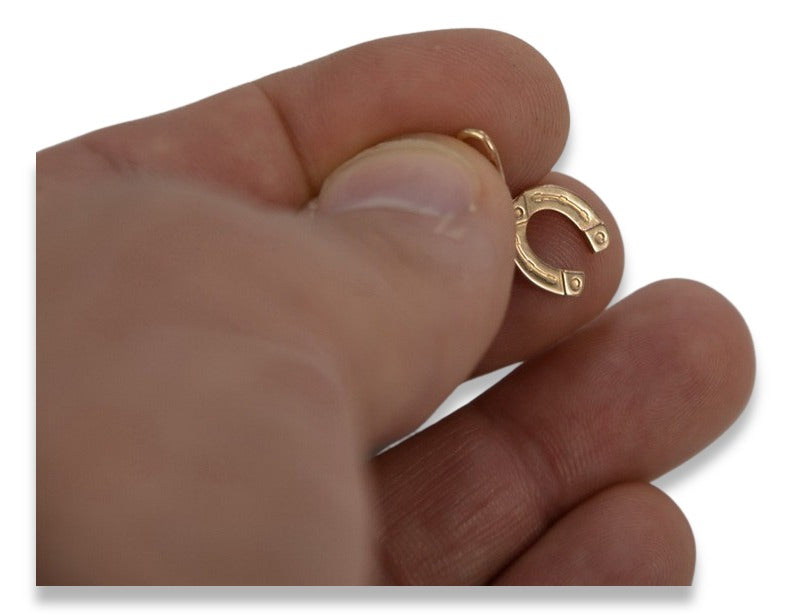 Vintage Horseshoe Pendant in 14K Rose Gold (vpn052) — side view showing the setting