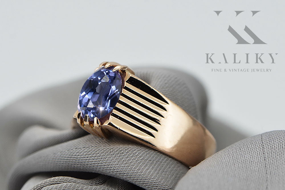 Vintage Alexandrite Ring in 14K Rose Gold (vrc007r-ax) — close-up of the stone and setting