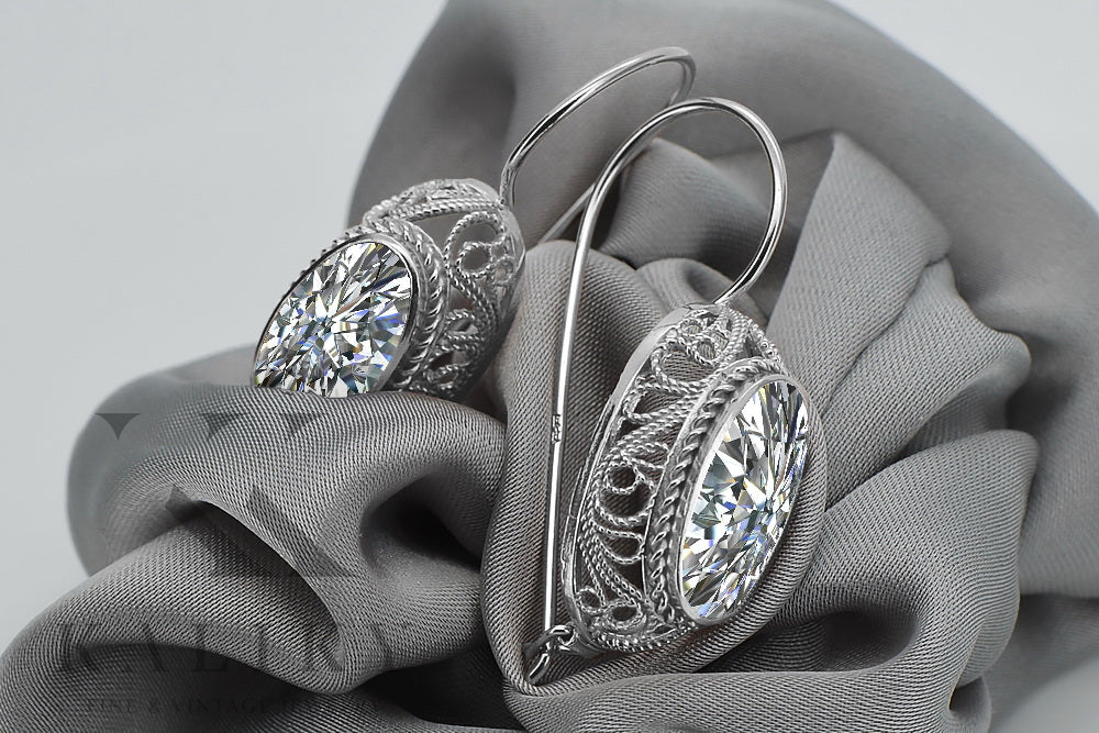Vintage Zircon Cubic Earrings in Sterling Silver (vec023s-zi) — close-up of the stone and setting