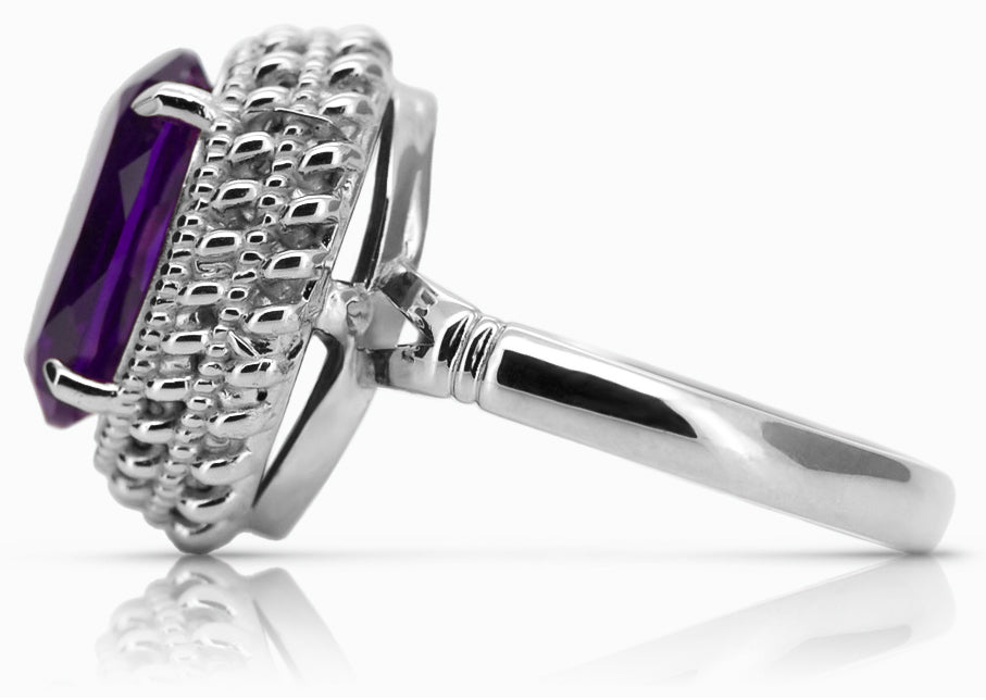 Vintage Alexandrite Ring in Sterling Silver (vrc068s-ax) — close-up of the stone and setting