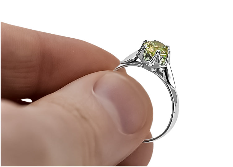 Vintage Yellow Peridot Ring in Sterling Silver (vrc122s-yp) — close-up of the stone and setting