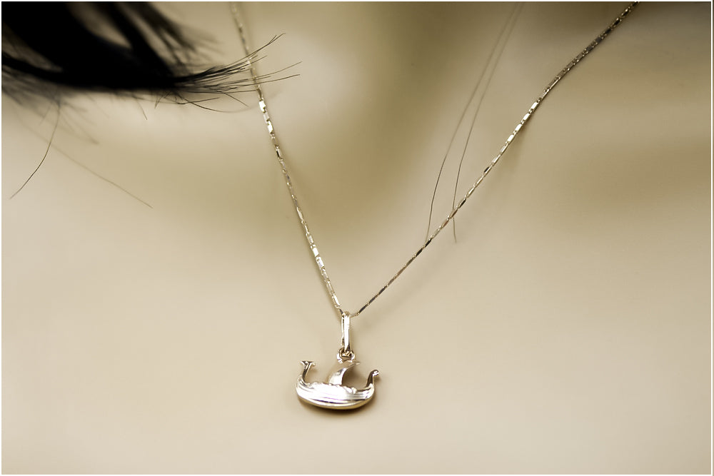 Vintage Boat Pendant in 14K Rose Gold (vpn044) — full view of the piece