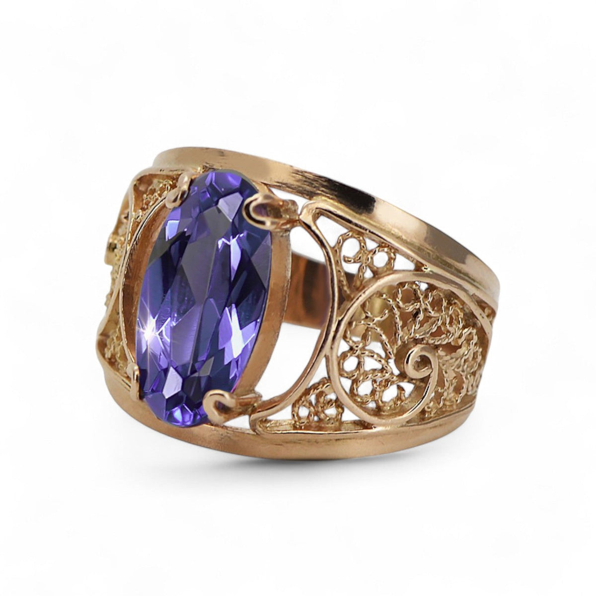 Vintage Alexandrite Ring in 14K Rose Gold (vrc057r-ax) — full view of the piece