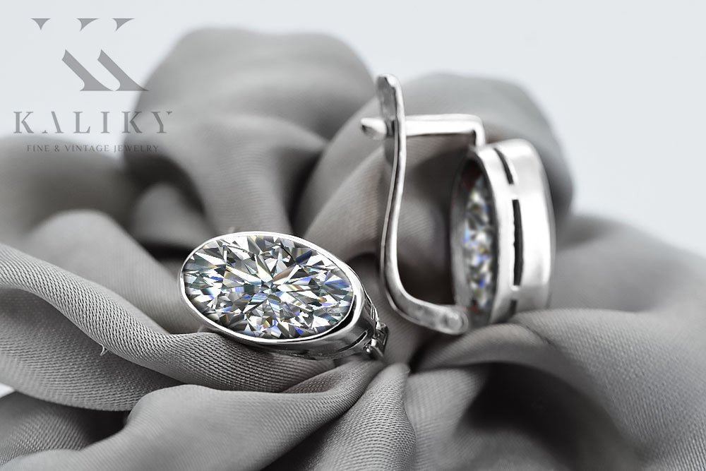 Vintage Zircon Earrings in Sterling Silver (vec001s-zi) — worn on the hand, showing profile