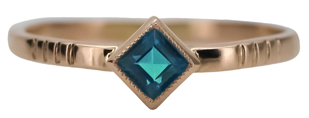 Vintage Aquamarine Ring in 14K Rose Gold (vrc138r-aq) — close-up of the stone and setting