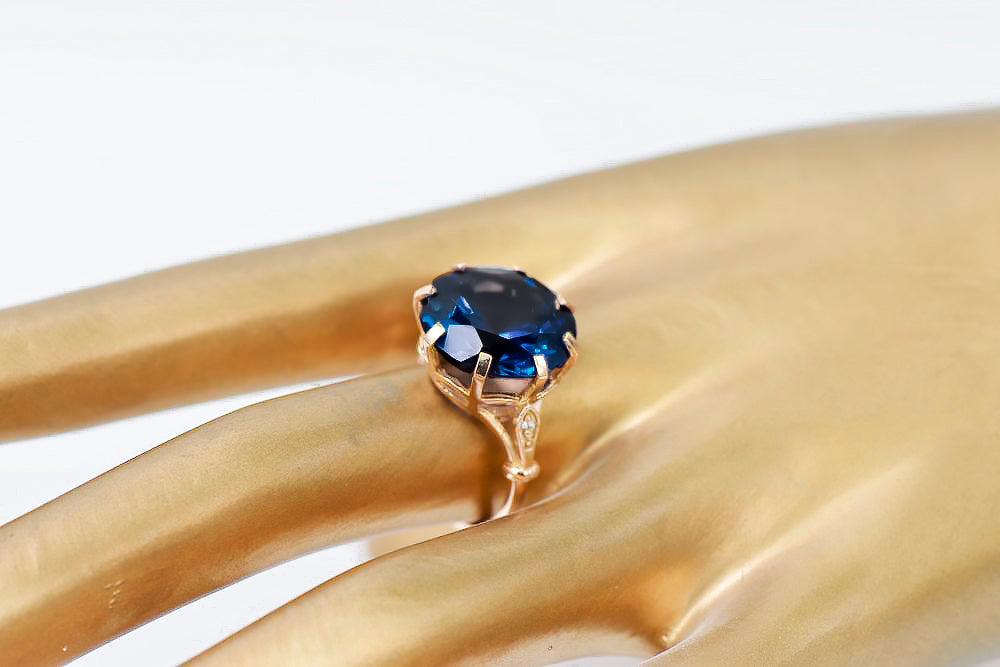 Vintage Sapphire Ring in 14K Rose Gold (vrc073r-sp) — side view showing the setting