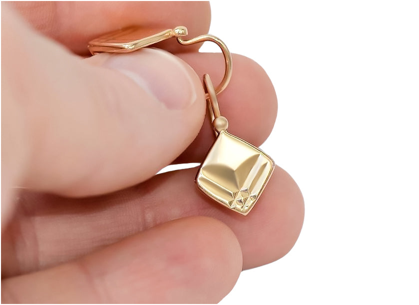 Vintage Square Earrings in 14K Rose Gold (ven071) — close-up of the stone and setting