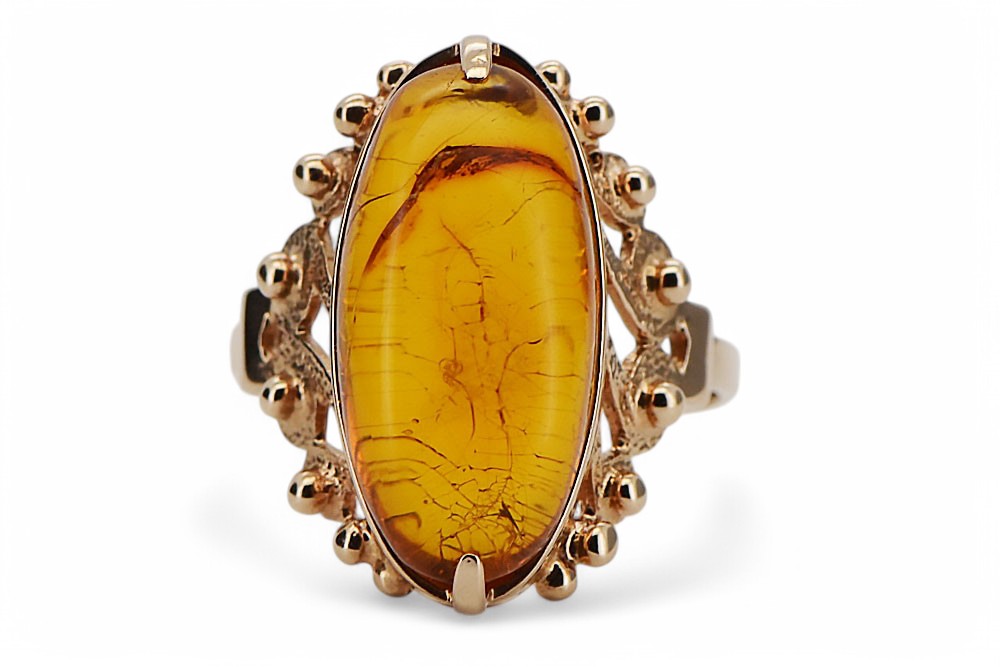 Vintage Amber Ring in 14K Rose Gold (vrab037) — close-up of the stone and setting