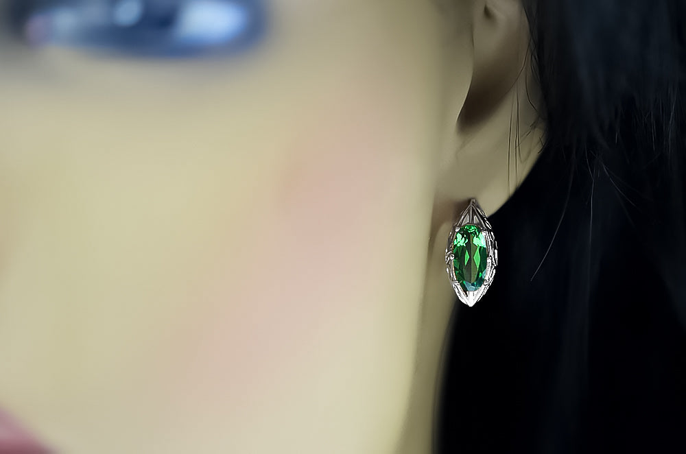 Vintage Emerald Earrings in Sterling Silver (vec141s-em) — close-up of the stone and setting