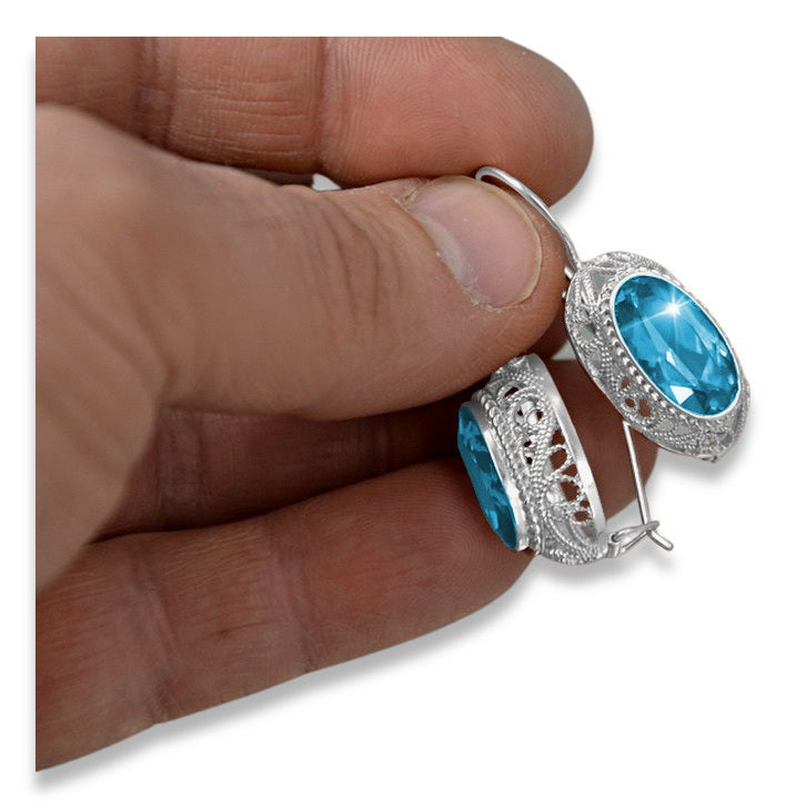 Vintage Aquamarine Earrings in Sterling Silver (vec023s-aq) — close-up of the stone and setting