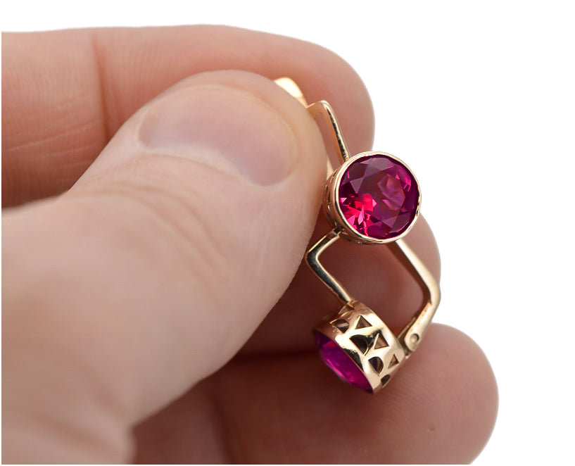 Vintage Ruby Earrings in 14K Rose Gold (vec107r-rb) — close-up of the stone and setting