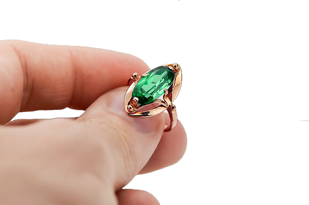 Vintage Emerald Ring in 14K Rose Gold (vrc047r-em) — side view showing the setting