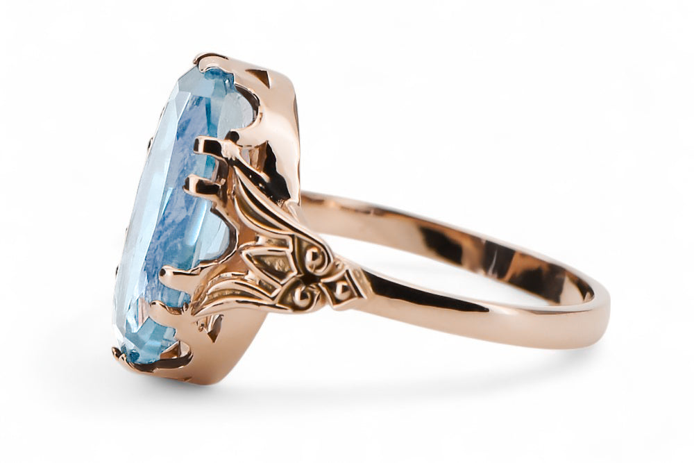 Vintage Aquamarine Ring in 14K Rose Gold (vrc058r-aq) — close-up of the stone and setting