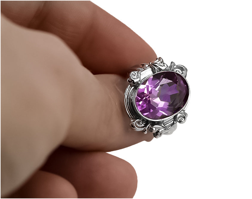 Vintage Amethyst Ring in Sterling Silver (vrc100s-am) — side view showing the setting