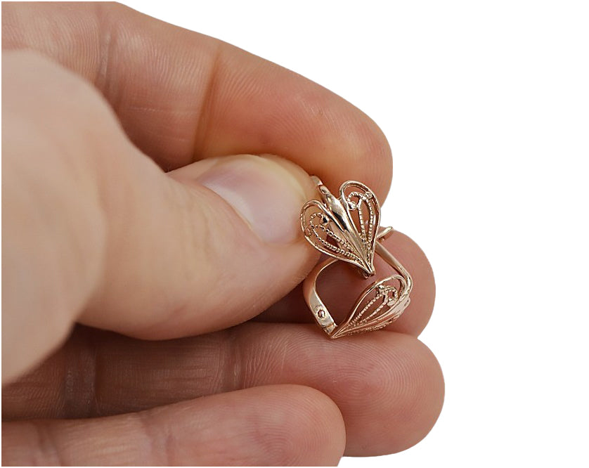 Vintage Heart Earrings in 14K Rose Gold (ven076) — worn on the hand, showing profile