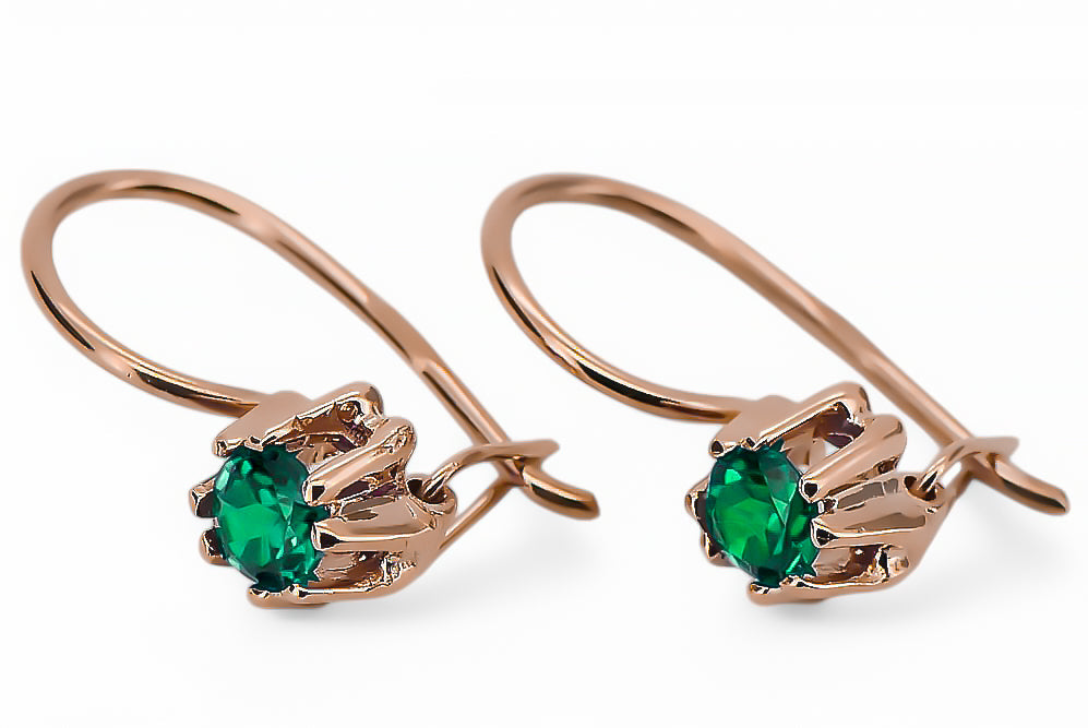 Vintage Emerald Craft Earrings in 14K Rose Gold (vec053r-em) — close-up of the stone and setting