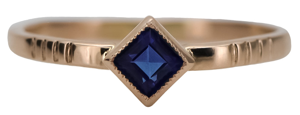 Vintage Sapphire Ring in 14K Rose Gold (vrc138r-sp) — close-up of the stone and setting