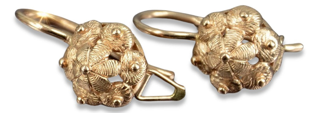 Vintage Leaf Earrings in 14K Rose Gold (ven207) — worn on the hand, showing profile