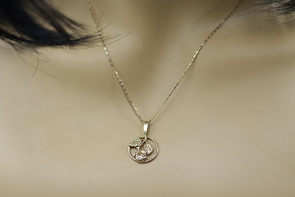 Vintage Pendant in 14K Rose Gold (vpn050) — worn on the hand, showing profile