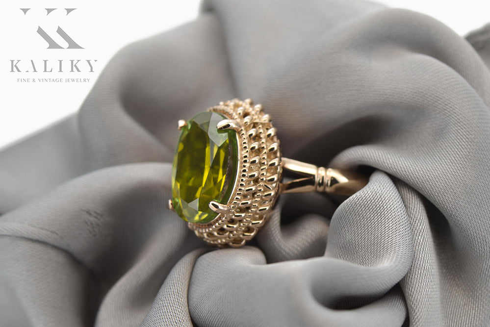 Vintage Yellow Peridot Ring in 14K Rose Gold (vrc068r-yp) — side view showing the setting