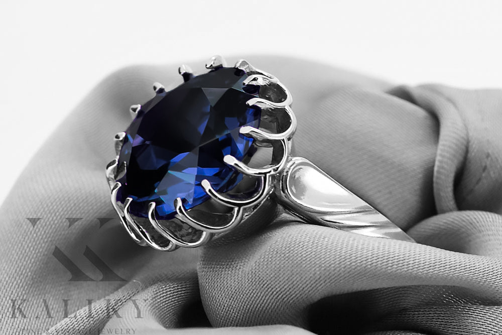 Vintage Sapphire Ring in Sterling Silver (vrc035s-sp) — close-up of the stone and setting