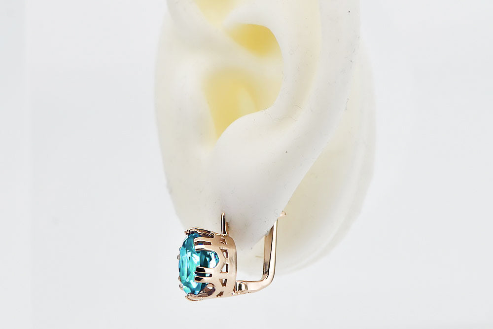 Vintage Aquamarine Earrings in 14K Rose Gold (vec016r-aq) — close-up of the stone and setting