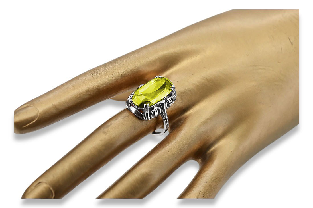 Vintage Yellow Peridot Ring in Sterling Silver (vrc038s-yp) — close-up of the stone and setting