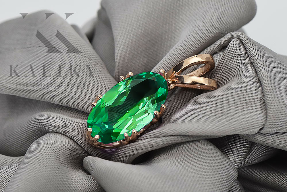 Vintage Emerald Pendant in 14K Rose Gold (vpc019r-em) — close-up of the stone and setting