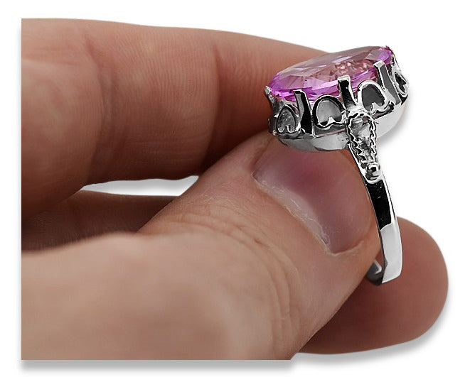 Vintage Amethyst Ring in Sterling Silver (vrc134s-am) — close-up of the stone and setting