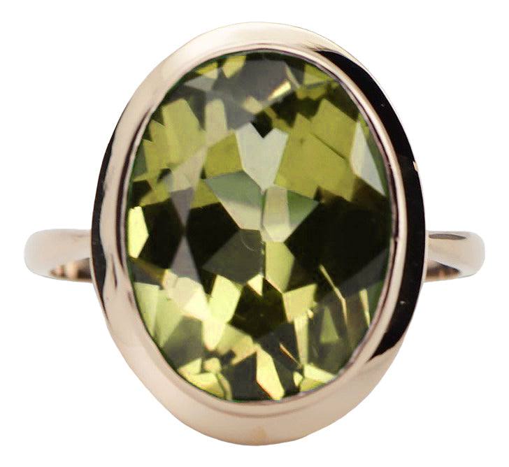 Vintage Yellow Peridot Ring in 14K Rose Gold (vrc285r-yp) — close-up of the stone and setting