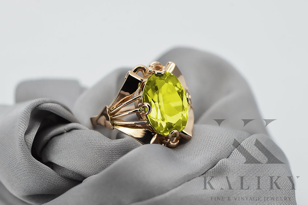 Vintage Yellow Peridot Ring in 14K Rose Gold (vrc015r-yp) — back view with the clasp