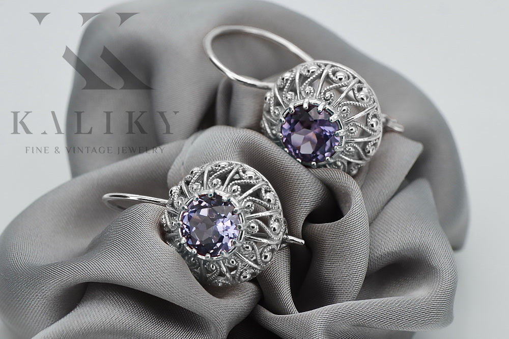 Vintage Alexandrite Earrings in Sterling Silver (vec002s-ax) — worn on the hand, showing profile