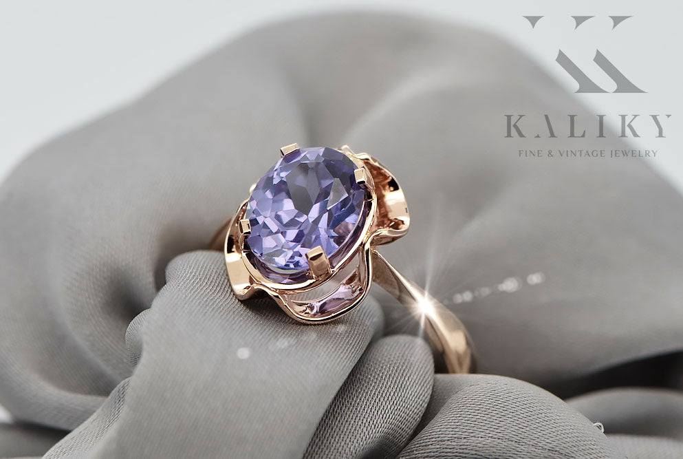 Vintage Alexandrite Ring in 14K Rose Gold (vrc206r-ax) — worn on the hand, showing profile