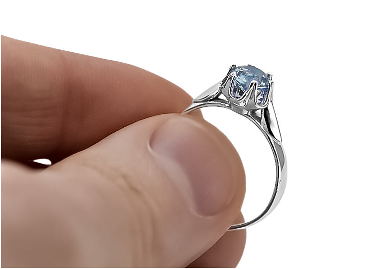 Vintage Aquamarine Ring in Sterling Silver (vrc122s-aq) — close-up of the stone and setting