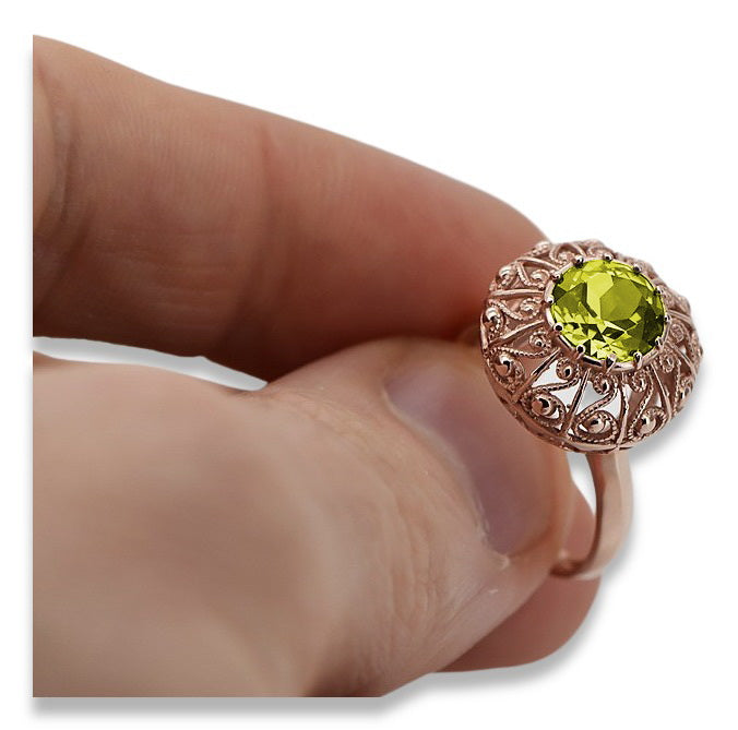 Vintage Yellow Peridot Ring in 14K Rose Gold (vrc059r-yp) — close-up of the stone and setting