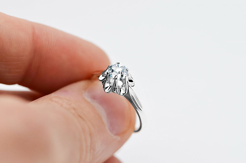 Vintage Zircon Ring in Sterling Silver (vrc004s-zi) — side view showing the setting