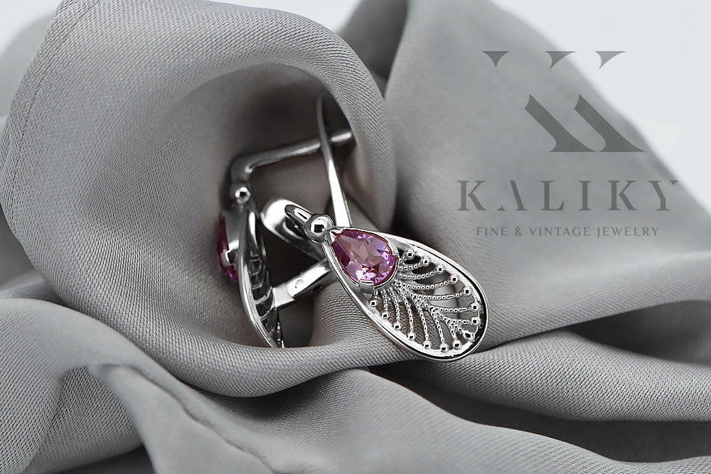Vintage Amethyst Earrings in Sterling Silver (vec067s-am) — worn on the hand, showing profile