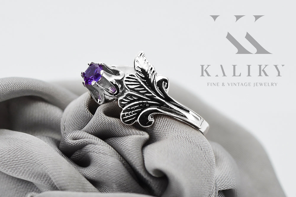 Vintage Alexandrite Ring in Sterling Silver (vrc169s-ax) — worn on the hand, showing profile