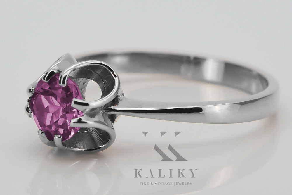 Vintage Amethyst Ring in Sterling Silver (vrc348s-am) — side view showing the setting