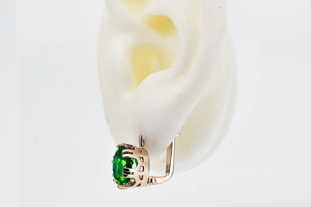 Vintage Emerald Earrings in 14K Rose Gold (vec016r-em) — close-up of the stone and setting