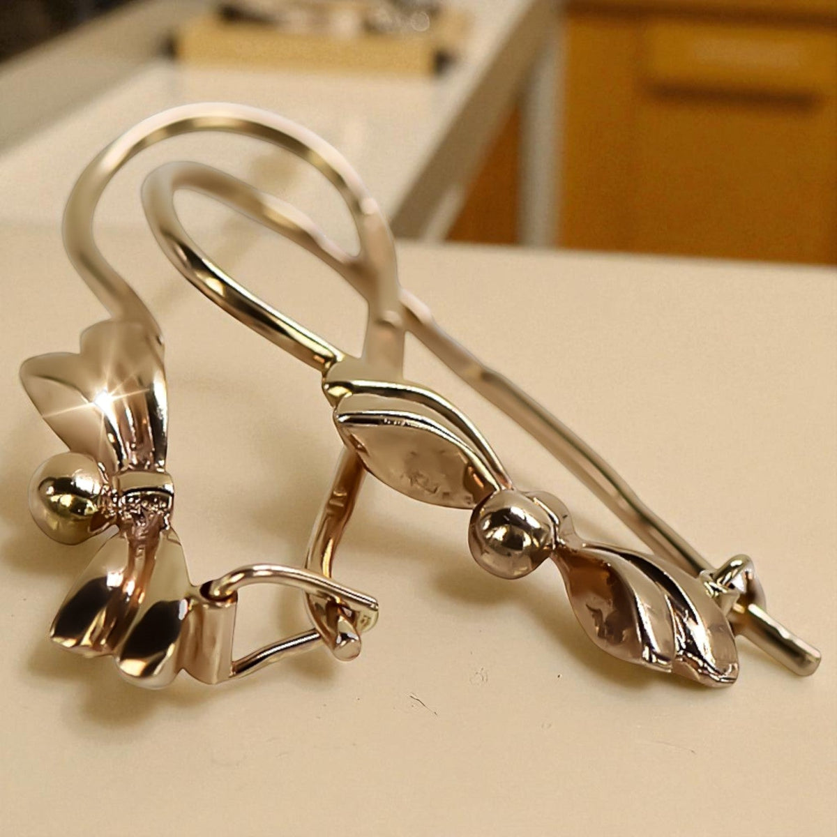 Vintage Leaf Earrings in 14K Rose Gold (ven032)