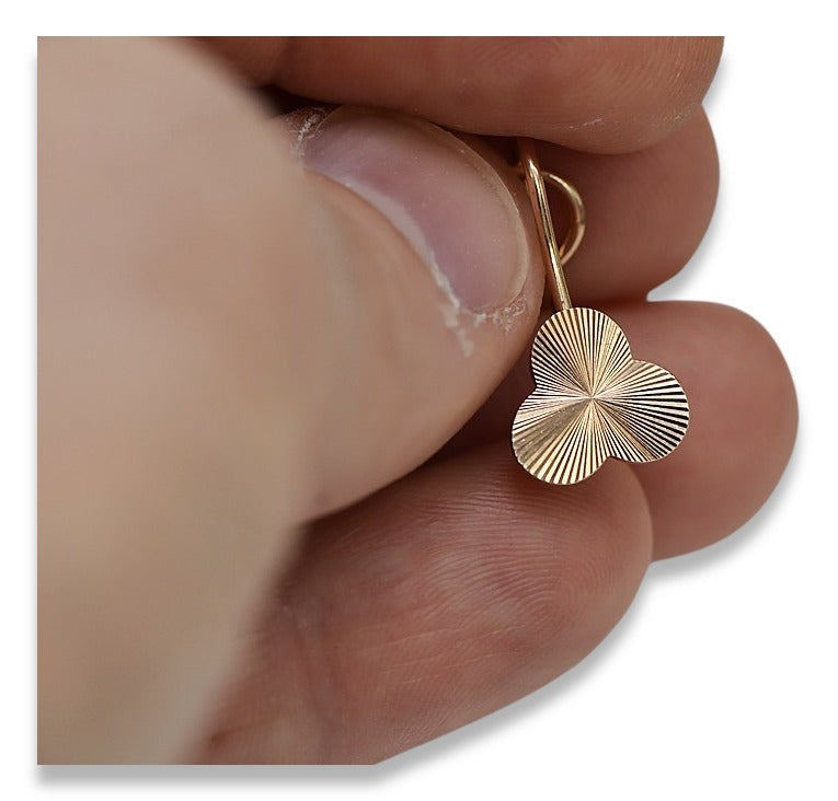 Vintage Leaf Earrings in 14K Rose Gold (ven108) — worn on the hand, showing profile