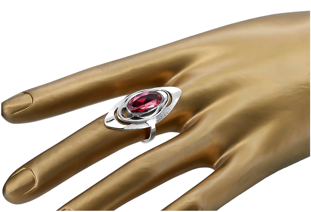 Vintage Ruby Ring in Sterling Silver (vrc189s-rb) — close-up of the stone and setting