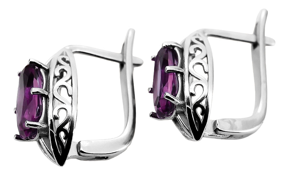 Vintage Amethyst Earrings in Sterling Silver (vec141s-am) — worn on the hand, showing profile