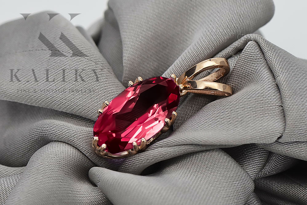 Vintage Ruby Pendant in 14K Rose Gold (vpc019r-rb) — close-up of the stone and setting