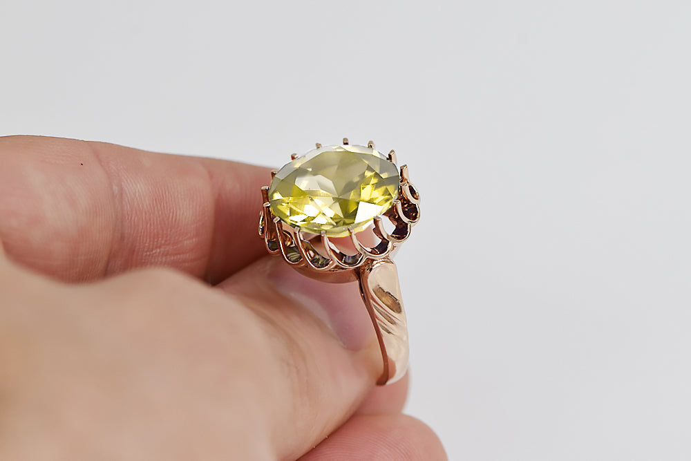 Vintage Yellow Peridot Ring in 14K Rose Gold (vrc035r-yp) — side view showing the setting