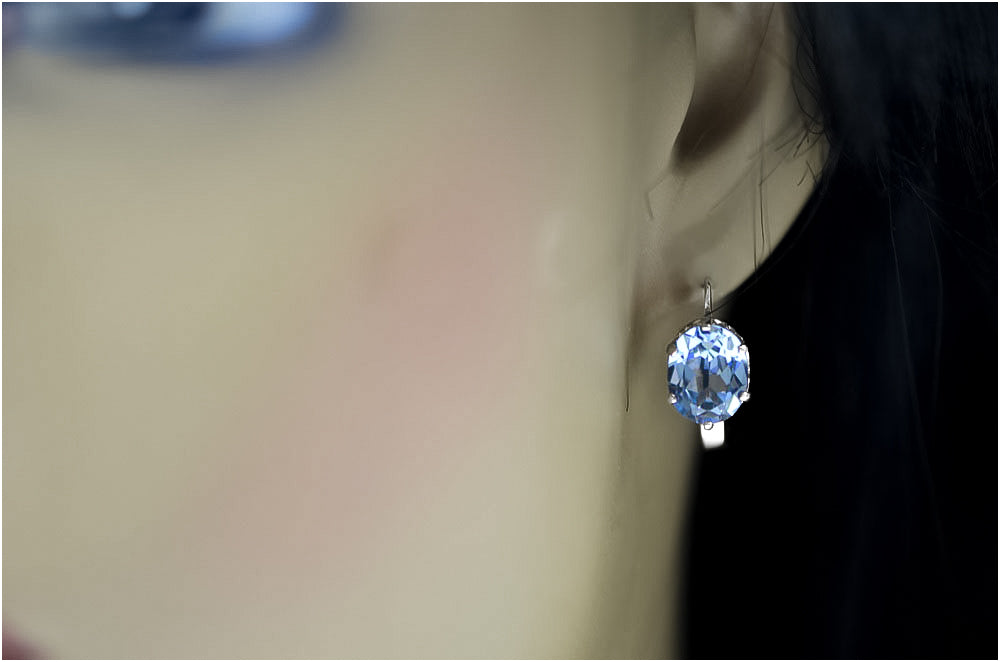 Vintage Aquamarine Earrings in Sterling Silver (vec003s-aq) — side view showing the setting